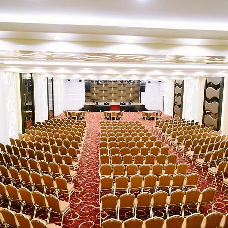 Alpha Hotel Pekanbaru Eksteriør bilde