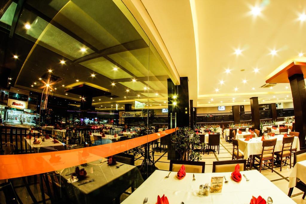 Alpha Hotel Pekanbaru Eksteriør bilde