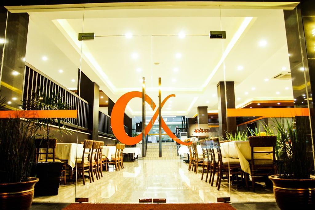 Alpha Hotel Pekanbaru Eksteriør bilde