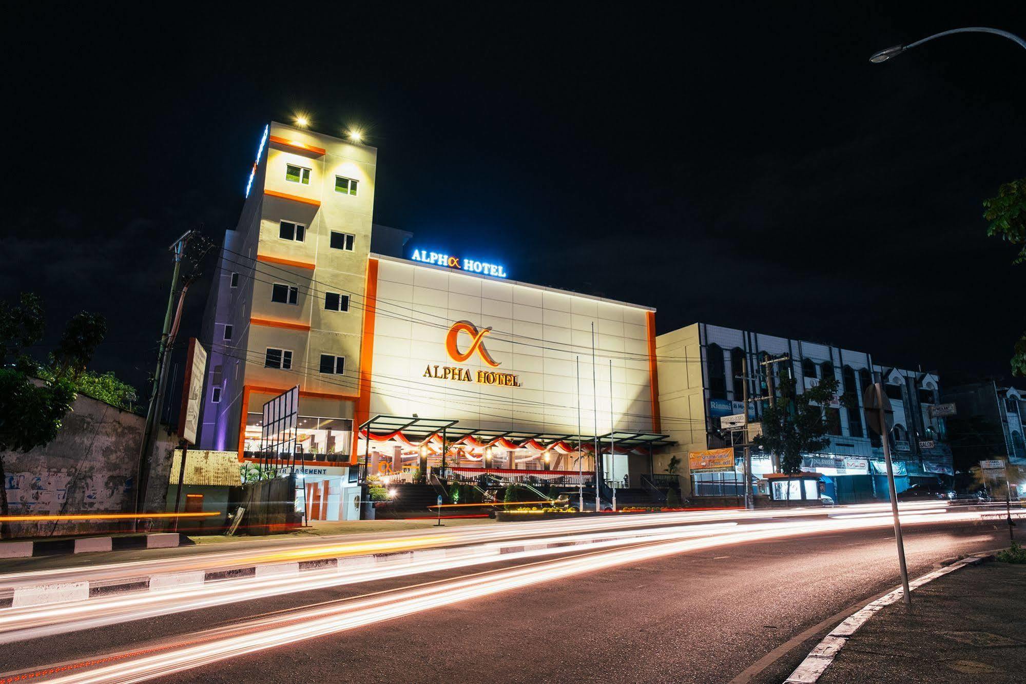 Alpha Hotel Pekanbaru Eksteriør bilde