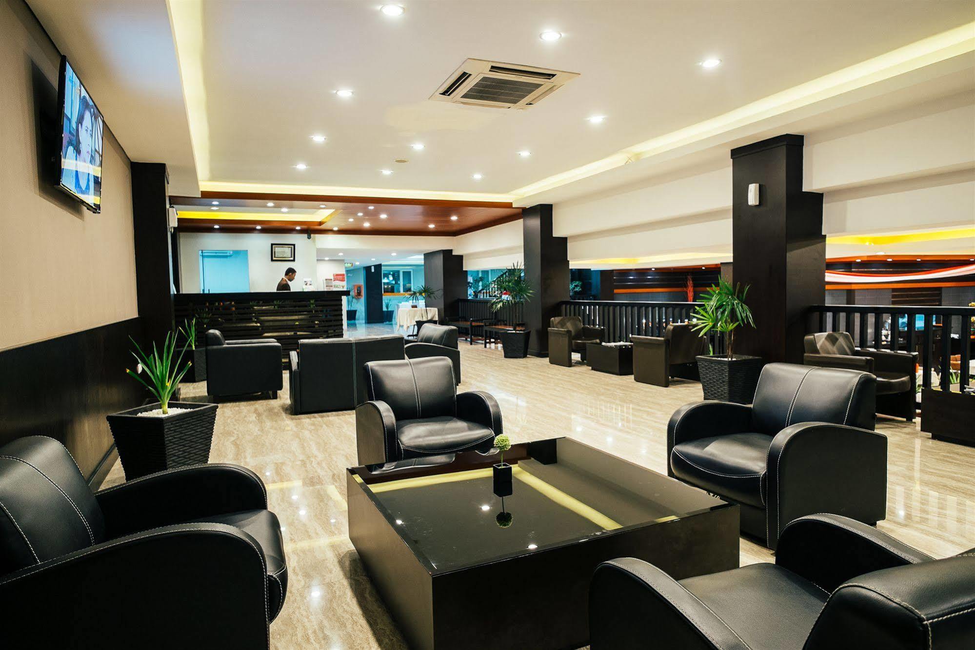Alpha Hotel Pekanbaru Eksteriør bilde
