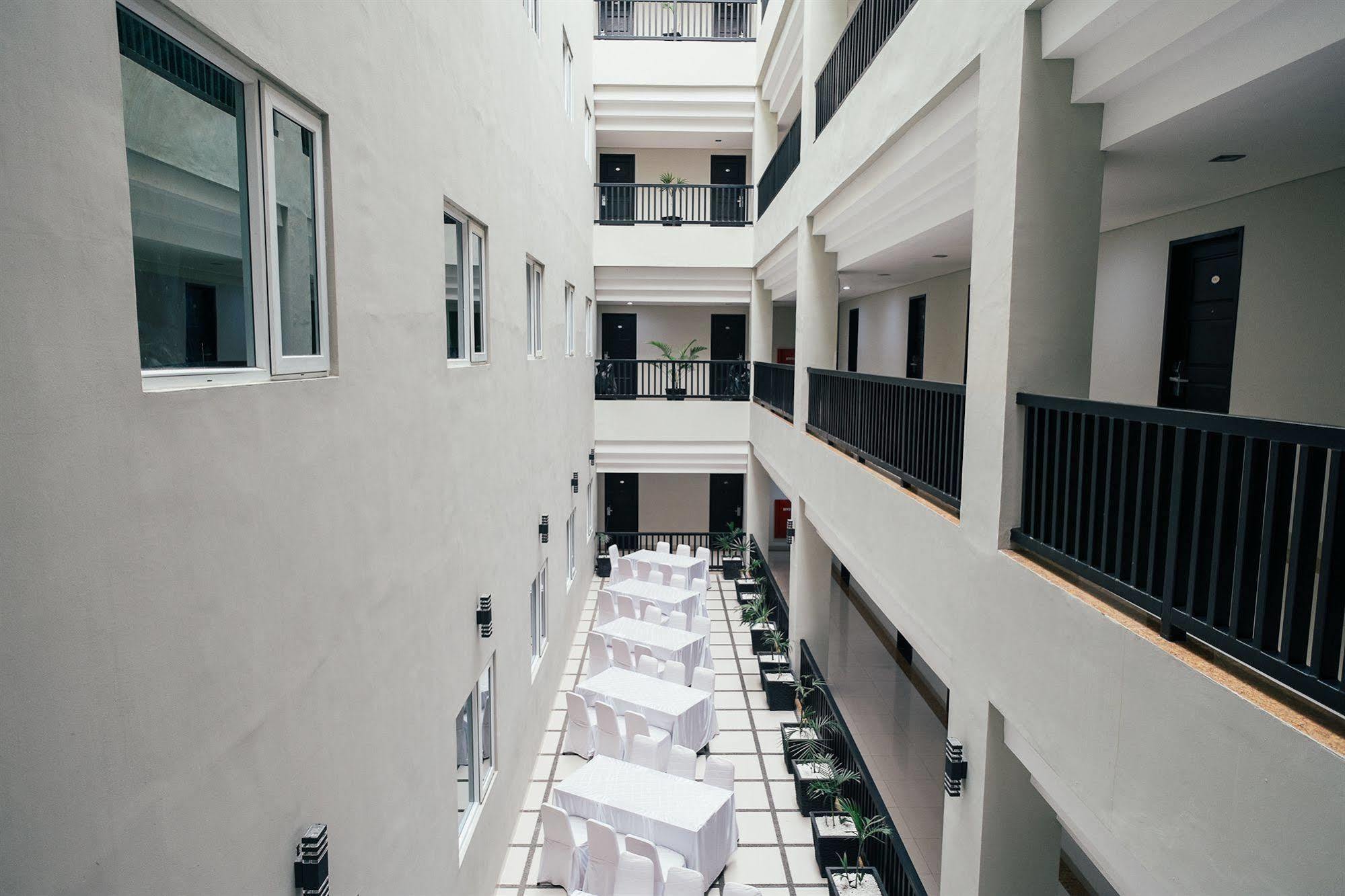 Alpha Hotel Pekanbaru Eksteriør bilde